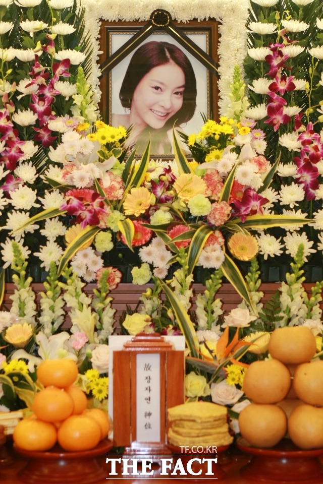 '권력형 비리의 단적인 예'로 꼽히는 장자연 사건이 벌어진지 10년이 지난 가운데 최근 그를 둘러싼 사건에 대한 재수사가 급물살을 타고 있다. /더팩트DB