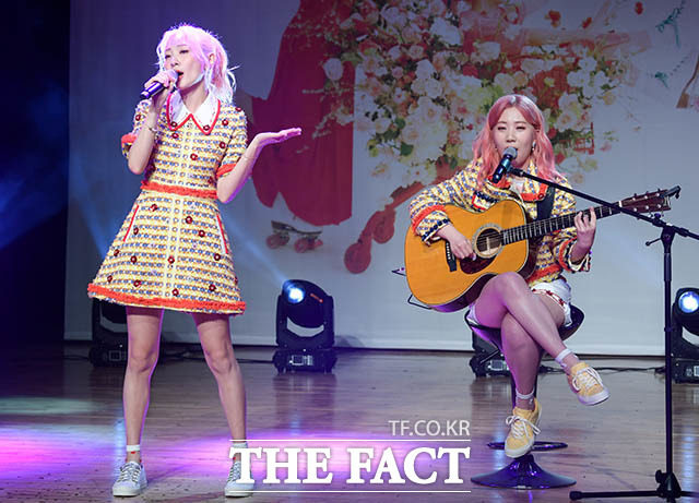 볼빨간사춘기의 새 앨범은 '나만, 봄' 'Mermaid' '별 보러 갈래?'로 쓰리 타이틀이다. /김세정 기자