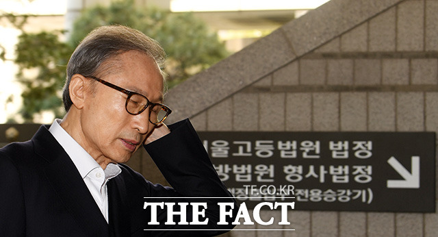 머리가 많이 신경쓰이네요