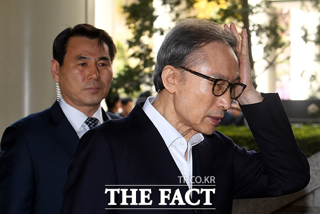 많이 길었지요? 염색도 좀 해야겠고...