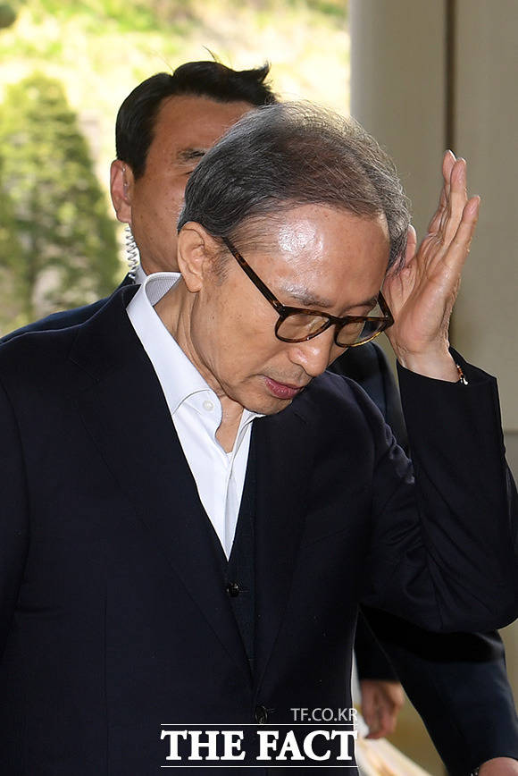 한달째 이발도 못했더니...