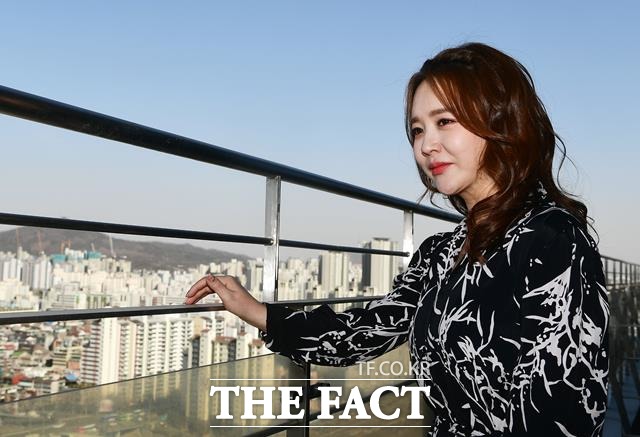 김연자 주현미 김용임 이후 정통 트로트 장르의 맥을 잇는 주역으로 당당히 자리매김한 금잔디.