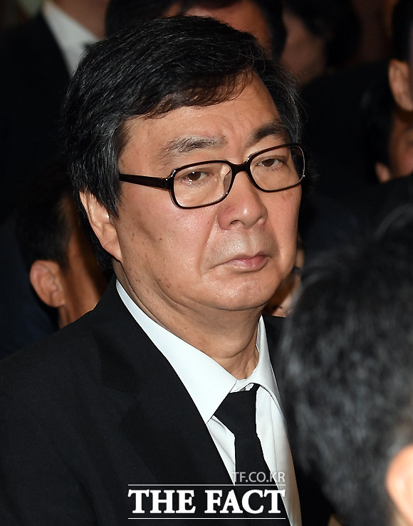 침통한 표정의 김대중 전 대통령의 차남 김홍업 전 민주당 의원