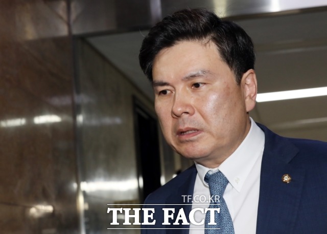 이날 의원총회에서 바른정당계 지상욱 의원은 "의총이 비민주적"이라며 비공개에 대해 항의 목소리를 냈다. /뉴시스