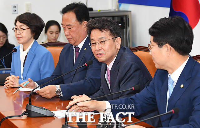 홍영표 원내대표는 '피로 누적'으로 불참합니다!