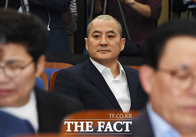 인정하기 싫은 현실과 속상한 마음을 삭발로 표현한 박대출 의원