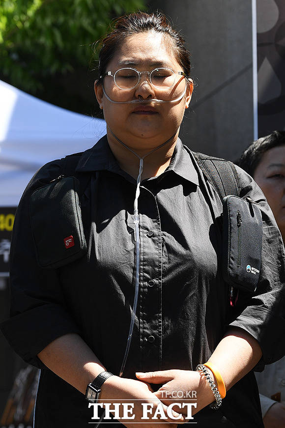 산소 공급기 착용한 피해자