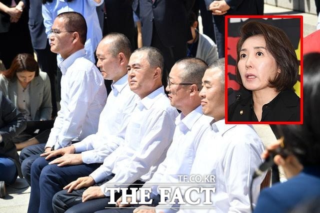 박대출 의원에 이어 자유한국당 이창수 충남도당위원장, 성일종, 김태흠, 이장우, 윤영석 의원이 지난 2일 국회본청 앞에서 선거제와 공수처 패스트트랙을 규탄하는 삭발식을 하고 있다. 이와 관련 일부에선 "나경원 원내대표도 해야 한다"는 주장이 나오기도 했다. /남윤호 기자