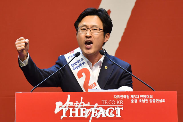 김준교 씨는 지난 2월 자유한국당 전당대회에 청년최고위원 후보로 출마했다. 김 씨는 전당대회 연설에서 "문재인 탄핵" 등 과격한 언행으로 논란에 휩싸이기도 했다. /남윤호 기자