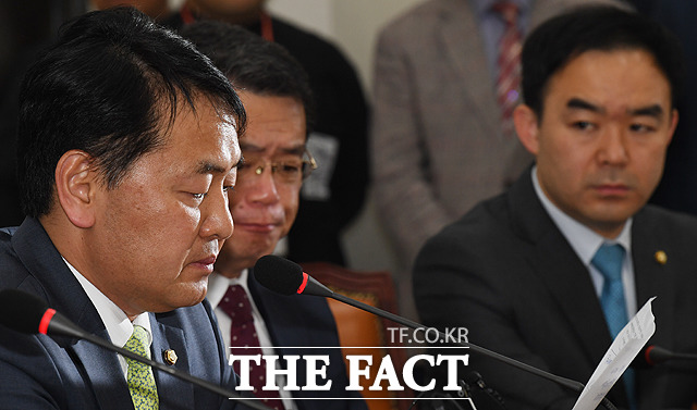 김관영 바른미래당 원내대표가 8일 의원총회에서 당 내홍을 수습하고자 사퇴를 선언했다. 이에 따라 갈등은 우선 봉합됐지만 손 대표와의 화합 등 문제가 남아있는 상황이다. /배정한 기자