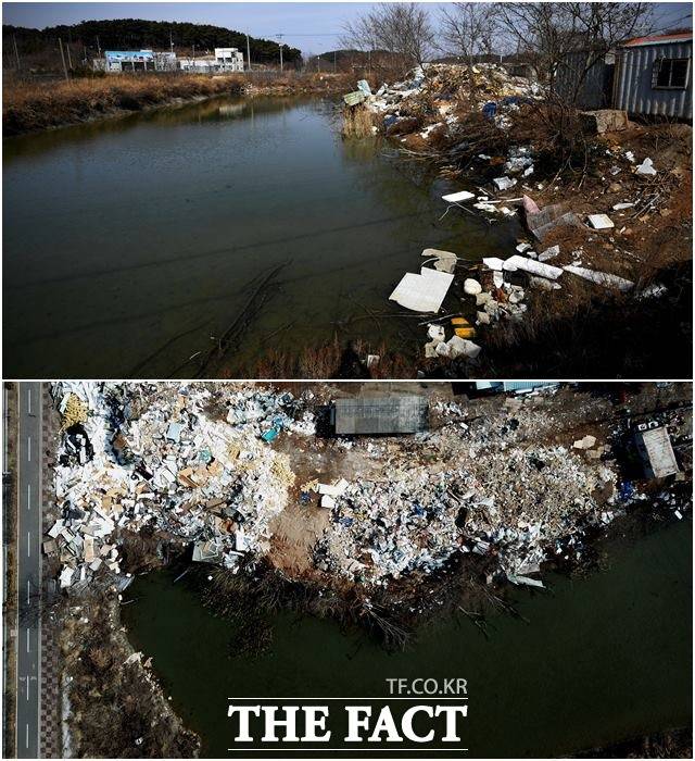 3월 22일 인천 중구 을왕동에 방치된 폐기물이 하천과 도로로 흐르고 있다.