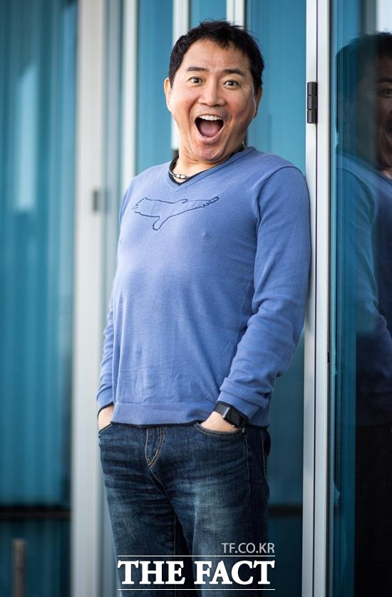 "제가 연예계 대표 주당입니다." 이봉원은 야구를 하다 다리가 부러지는 '전치 3개월' 진단을 받고 입원한 뒤 열흘 만에 휠체어를 타고 나가 술을 마실 만큼 애주가다. /김세정 기자