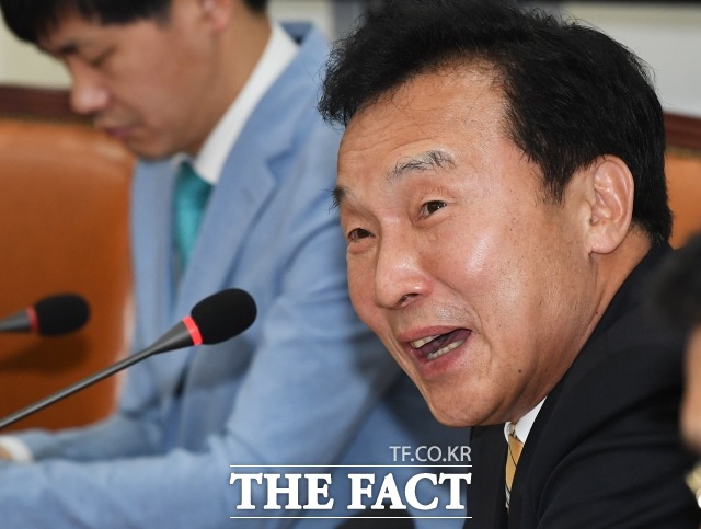 손학규 바른미래당 대표 사퇴 요구는 '아직 꺼지지 않은 불씨'다. 손 대표 사퇴를 주장한 당 안팎 인사들은 "원내대표 선거 후를 볼 것"이라고 밝혔다. /배정한 기자