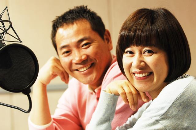 이봉원은 "평소 하고 싶은 걸 맘껏 하고 사는 스타일이다 보니 이미지에도 호불호가 엇갈린다"고 말했다. 사진은 아내 박미선과 진행한 SBS 파워FM '우리집 라디오' 당시. /SBS