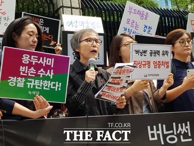 정미례 성매매문제해결을위한 전국연대 대표가 기자회견 중 발언하고 있다. 그는 기자회견 시작 전 TV조선 취재진을 향해 "TV조선은 철수하라"고 수차례 요구하기도 했다. /송주원 인턴기자