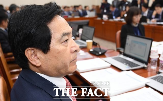 5.18 광주민주화운동 유공자 선정·보상자 명단 공개를 요구했던 심재철 한국당 의원도 20년 전 '5.18 민주화운동 관련자'로 인정받고 3500만 원 정도의 보상금을 받은 것으로 확인됐다. 그러나 심 의원은 관련 내용을 밝히는 과정에서 "본 의원보다 3.5배 많은 액수의 보상금을 받은 이해찬(민주당 대표) 씨"라고 해 또 도마에 올랐다. /이새롬 기자