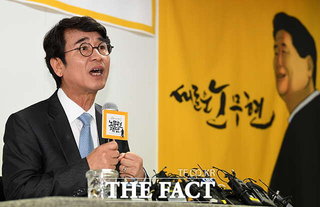 유시민 노무현재단 이사장이 지난 4월 23일 오전 서울 마포구 노무현재단에서 열린 '노무현 대통령 서거 10주기 준비 기자간담회'에 참석해 취재진의 질문에 답하고 있다. /남용희 기자