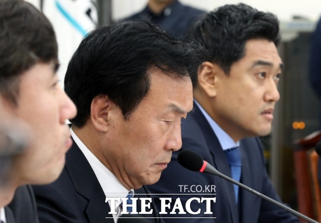 이날 바른정당계 의원들은 손 대표의 '수구보수' 발언에 날을 세우며 공식적인 사과를 요청했다. /뉴시스