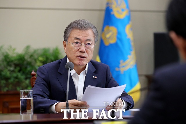 문재인 대통령이 오는 9일부터 16일까지 북유럽 순방길에 오르기 전 청와대와 여야 대표 간 회동이 어려워졌다. 국회 정상화가 장기화될 것으로 예상된다. /청와대 제공