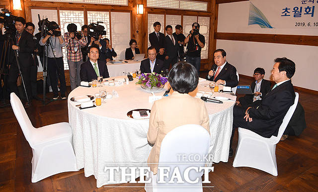 눈에 띄는 황 대표의 빈자리