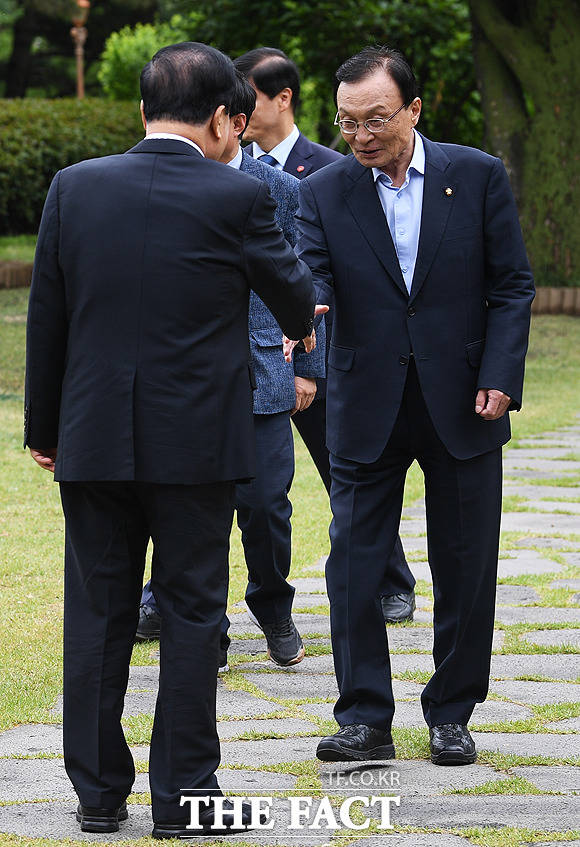 네번째로 도착한 이해찬 더불어민주당 대표