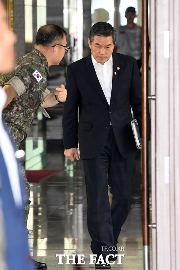 19년 전반기 전국주요지휘관회의에 참석하는 정경두 국방부 장관