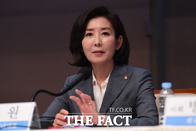 답변하는 나경원 원내대표./남윤호 기자