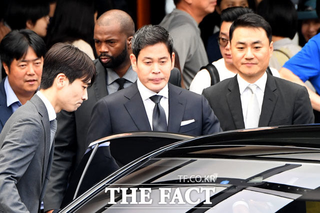 도널드 트럼프 미국 대통령과 간담회를 마치고 차에 탑승하는 정용진 신세계 부회장./남윤호 기자