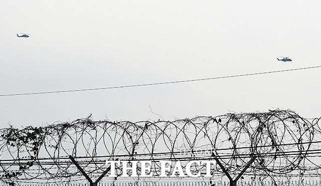 DMZ를 향해 날아가는 문재인 대통령의 헬기. /파주=이새롬 기자