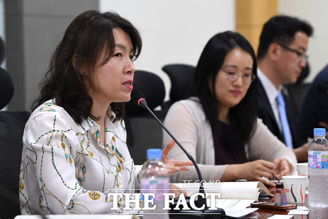 김민정 한국외대 미디어커뮤니케이션학부 교수가 4일 오전 서울 여의도 국회 의원회관에서 '혐오표현 시대의 임시조치제도 개선방안을 논하다'를 주제로 열린 토론회에 참석해 발언하고 있다. /남윤호 기자
