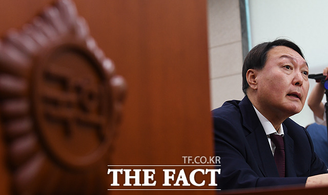 윤석열 검찰총장 후보자가 8일 서울 여의도 국회 법제사법위원회 인사청문회에 참석해 의원들의 질문에 답변을 하고 있다./남윤호 기자