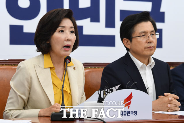 의원들 간 '자리싸움'이 이어지고 있는 가운데 나경원 한국당 원내대표의 모습은 보이지 않고 있다. 당내에선 이를 두고 '교통정리를 제대로 못한 것 아니냐'는 지적이 나온다. /남윤호 기자