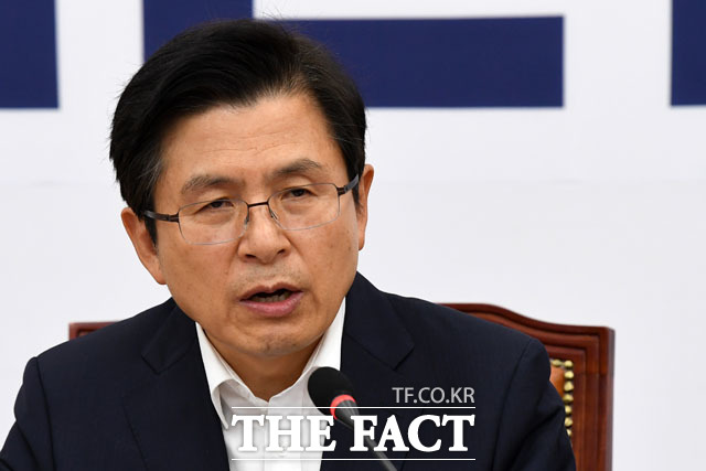 홍준표 전 대표는 황교안 현 대표 체제 평가에 대한 질문에 "답변하지 않겠다"면서도 "황 대표는 정치 초년생"이라고 우회적으로 깎아내렸다. /남윤호 기자