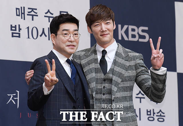 손현주(왼쪽)와 최진혁