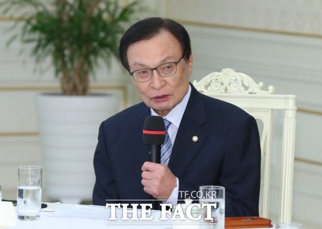 이해찬 더불어민주당 대표는 청와대 회동에서 일본 수출 규제 사태에 대해 여야 5당 대표의 초당적 대응을 촉구하면서도 "추경 심의를 꼭 해줬으면 좋겠다"고 강조했다. 하지만 이날 추경 논의가 제대로 되지 않자 이 대표는 "유감이다"란 말을 반복했다. /뉴시스