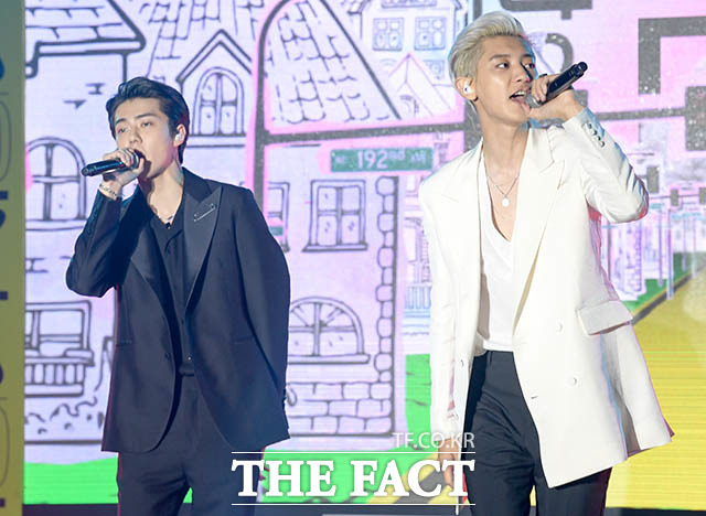 타이틀곡 'What a life'를 선보이는 SC