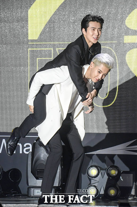 세훈을 업는 찬열