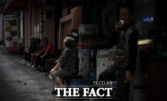 이제 '고독사'는 노인들만의 문제가 아닌, 누구나 겪을 수 있는 사회적 문제로 다가오고 있다.