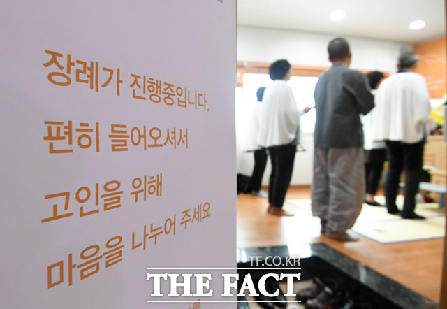 누구나 빈소를 찾을 수 있도록 배려하는 장례식.