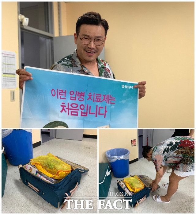 MC딩동이 직접 준비한 소품을 보여주고 있다. /문수연 기자