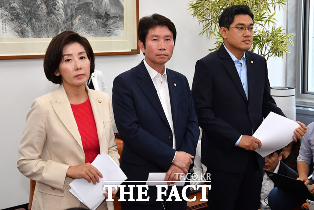 열린 국회에서 여야가 추경과 안보 현안을 놓고 치열한 경쟁을 펼칠 예정인 가운데 바른미래당이 내홍을 수습하고 존재감을 드러낼 수 있을지 관심이 쏠리고 있다. /남윤호 기자