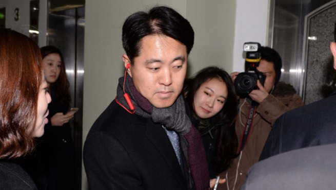 서울중앙지검 1차장 검사로 임명된 신자용 당시 박영수 특검팀 파견검사가 2016년 12월14일 오전 서울 강남구 특검 사무실로 출근하고 있다./뉴시스