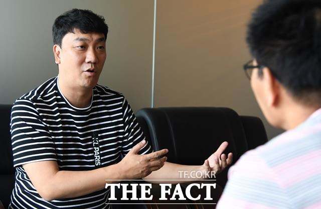 최대웅 작가는 기발하고 독특한 아이디어로 인기작가의 명성을 얻었지만 "세상의 모든 콘텐츠는 오리지널이 따로 없다"고 말했다. 스페셜인터뷰는 지난 1일 서울 상암동 더팩트 사옥에서 2시간동안 진행됐다. /이새롬 기자