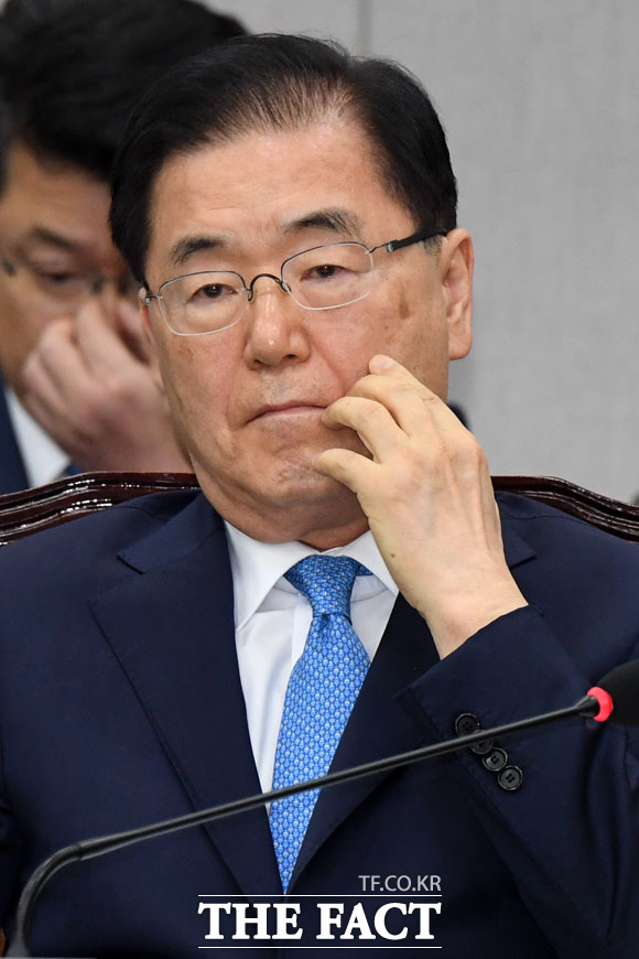 정의용 안보실장은 "보고 받은 것과 다르다"며 김현아 의원의 질의 내용을 반박했고, 그 과정에서 김 의원이 답변 태도를 문제 삼자 "저도 불쾌하다"고 맞섰다. /남윤호 기자