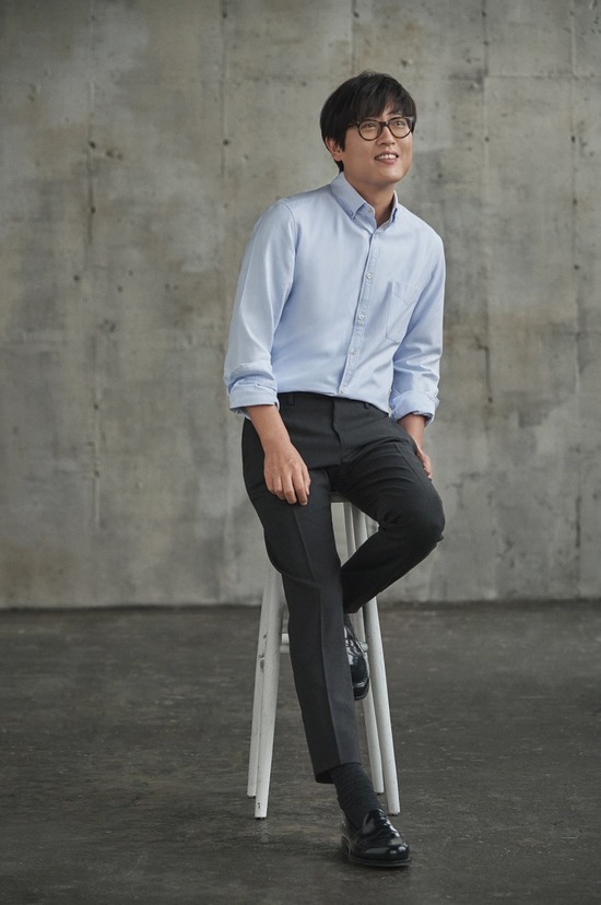 김동률은 오는 20일 신곡 '여름의 끝자락'을 발표한다. 지난해 12월 '동화' 이후 8개월 만의 신곡이다. /뮤직팜 제공