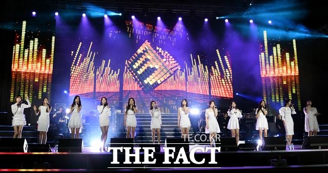 '미스트롯' 흥행 대박은 하루아침에 무명가수들의 위상을 바꿔놨다. 사진은 미스트롯 인천콘서트 당시 멤버 하유비와 박성연, 김나희, 두리, 숙행, 송가인, 김희진, 김소유, 정다경, 강예슬, 홍자, 정미애(왼쪽부터). /남용희 기자