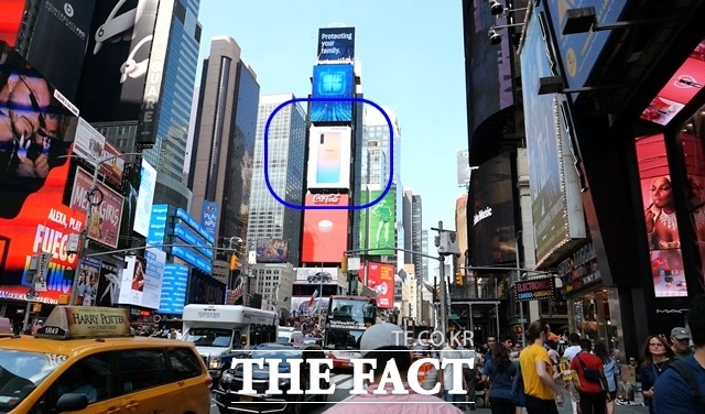 8일(현지 시각) 미국 뉴욕 맨해튼 타임스퀘어 광장 중심을 삼성전자의 '갤럭시노트10' 광고가 장식하고 있다. /뉴욕=서민지 기자