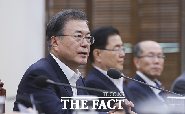 황교안 대표는 "(문 대통령은) 북한의 도발을 막기 위한 실효성 있는 대책을 내놓아야 한다. 또, 대통령이 직접 9·19 남북군사합의 폐기를 선언하고, 북한에 강력한 경고의 메시지를 보내야 한다"라고 촉구했다. /청와대 제공