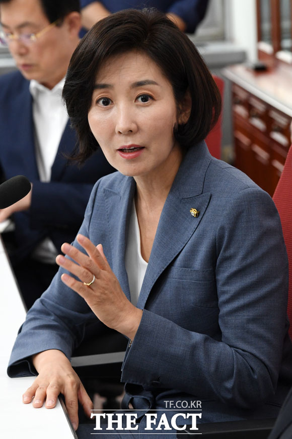 나경원 자유한국당 원내대표가 최근 안철수 전 국민의당 대표를 포함하는 보수통합론을 제시했다. /남윤호 기자