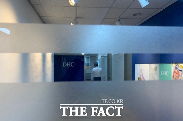 DHC코리아 건물 내부는 오가는 사람이 거의 없이 한산한 분위기가 이어졌다. /중구=이민주 기자